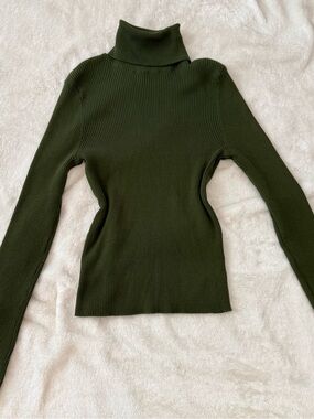 H&M Olive Green Ribbed Turtleneck Sweater